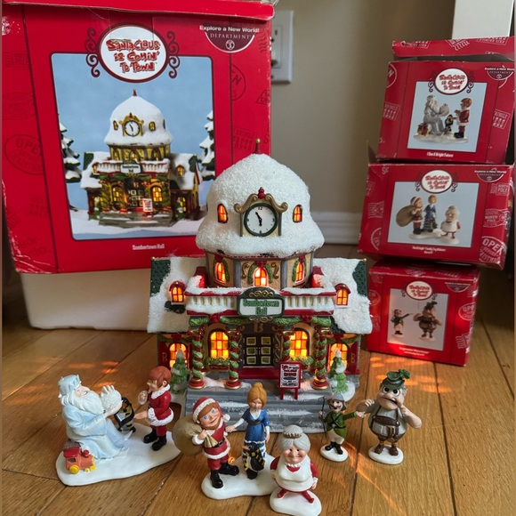 Dept 56 Santa Claus Is Coming To Town Sombertown + Figures Burgameister Kringles - Picture 1 of 17
